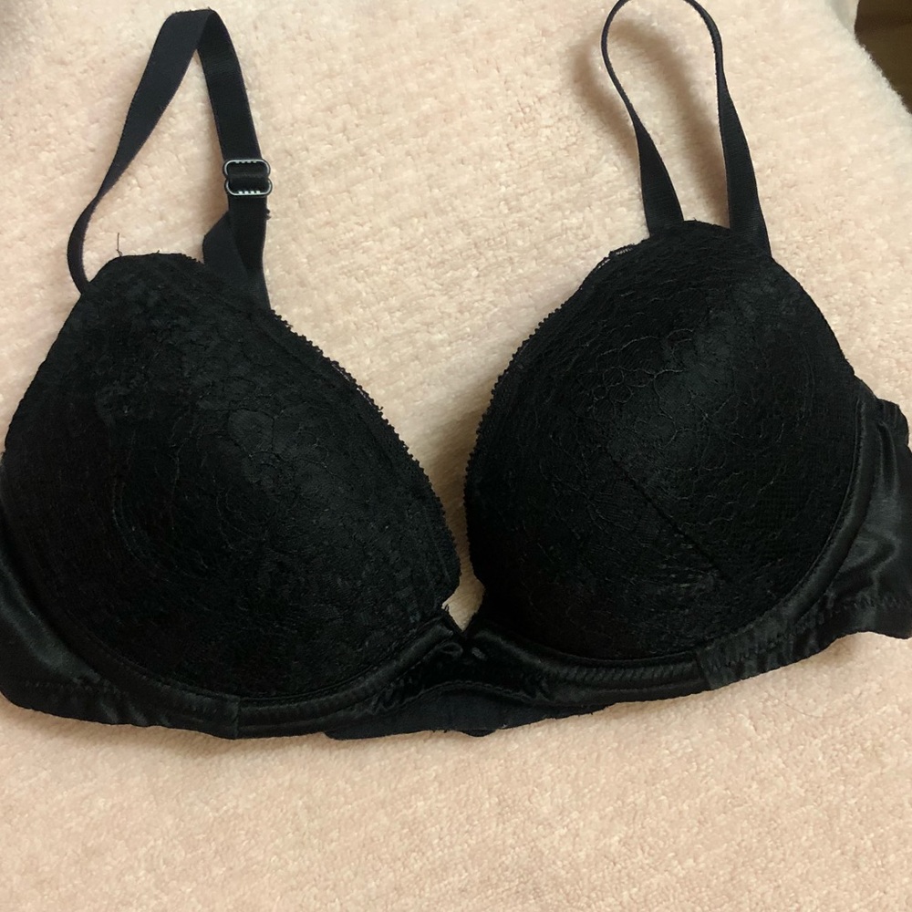 Lacy black 32B H&M bra